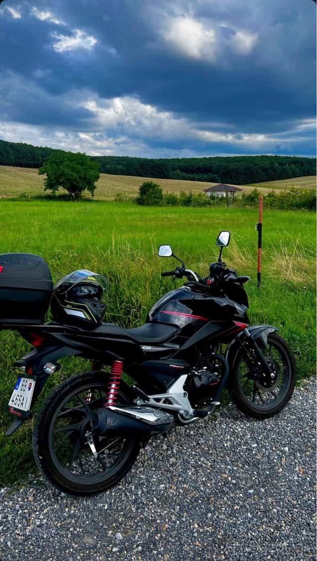 Predam Hondu CB125F nízky nájazd s kufrom