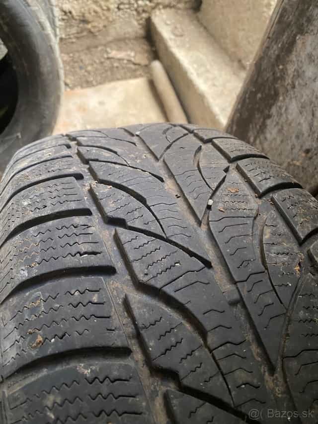 Predám zimné Pneu 255/55 r18