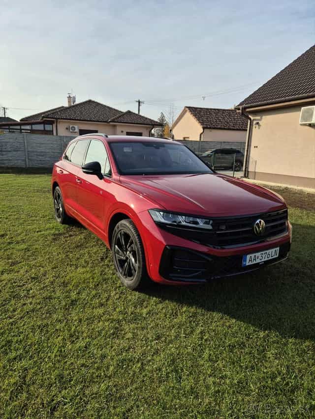 Predám Volkswagen Touareg 3.0 V6 TDI 286k R-Line 4Motion Tip
