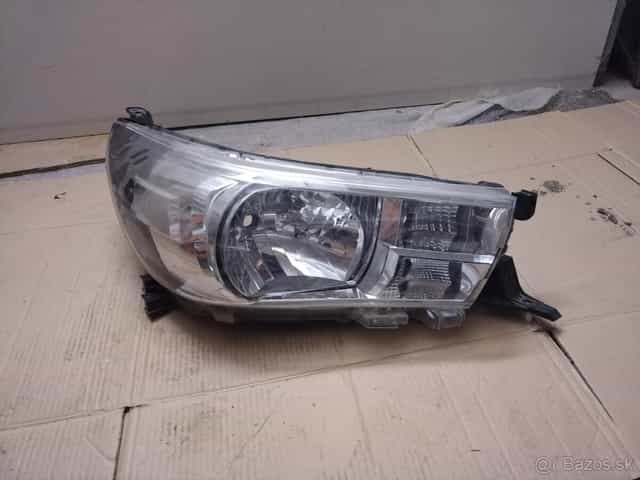 Predné prave svetlo Toyota Hilux r. 2015+