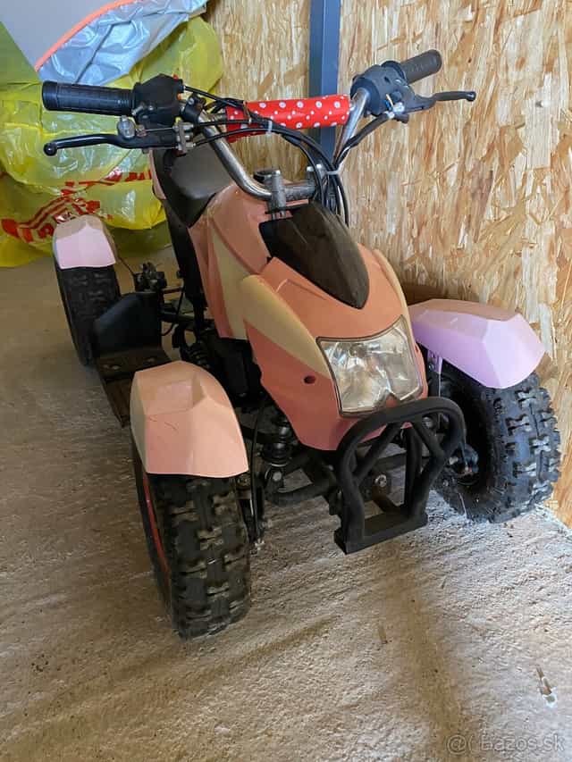 Decká štvorkolka. Dvojtakt