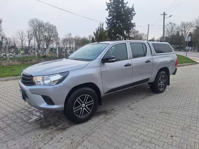 TOYOTA HILUX 2,4 DIESEL 4X4 ŤAŽNÉ 3200KG MOŽNÝ LEASING