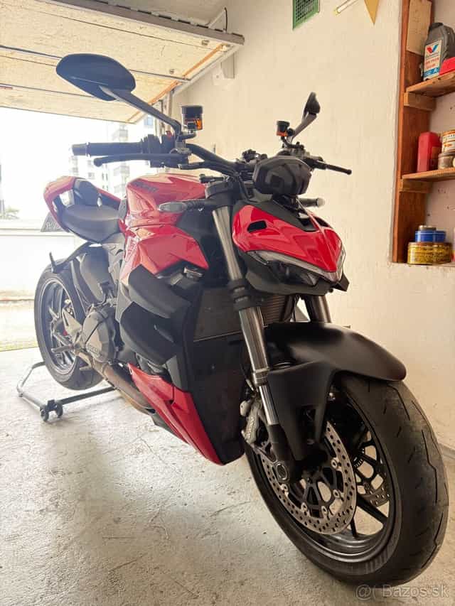Ducati Streetfighter V2