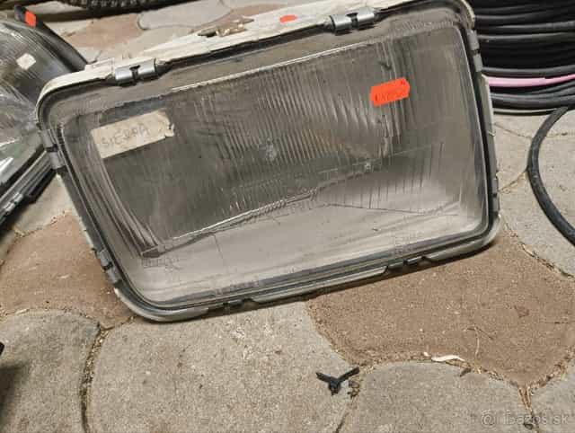 Predám nové ľavé predné svetlo pre Ford Sierra