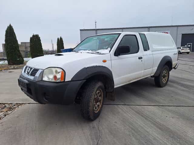 NISSAN NAVARA 2,5TD 4X4 KLÍMA ŤAŽNÉ RÁM AKO NOVÝ