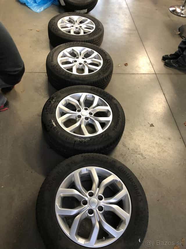 Alu disky s letnými pneu originál Land Rover Discovery 5,