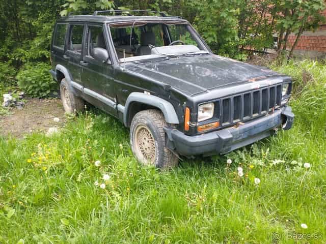 Rozpredám jeep Cherokee xj 2.5 TD 85kw .