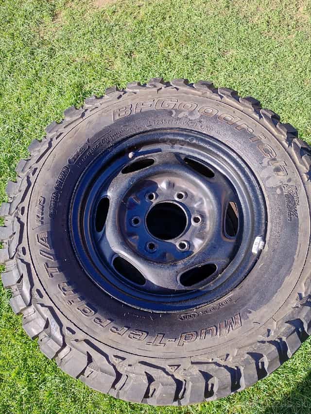Predám offroad pneu