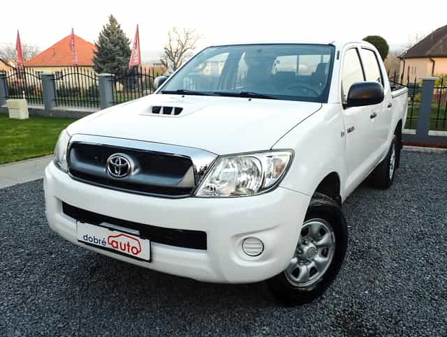 TOYOTA HILUX 2.5 D-4D 4x4 - 2011- 152tis km NAVIJAK-ŤAŽNE-
