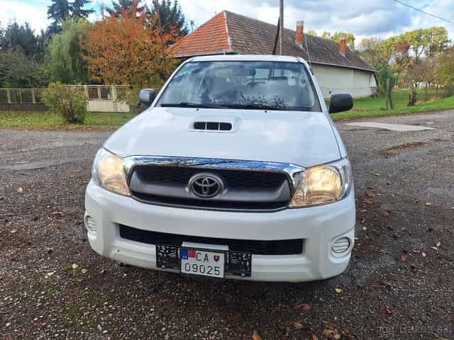 TOYOTA HILUX 2,5 DIESEL 4X4 UZÁVIERKU MA