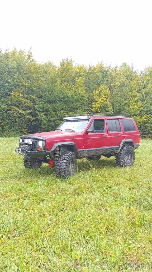 Predám jeep Cherokee xj 4.0 manuál