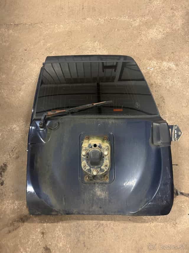 Predám zadne (Ľ/P kufrove) dvere na Nissan patrol y61