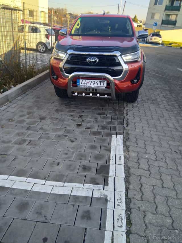 Toyota hilux 2.8 a/t koža  dph
