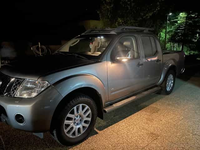 Nisan Navara V6