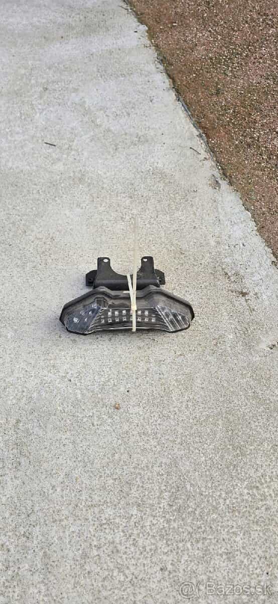 Yamaha MT-09 zadne svetlo