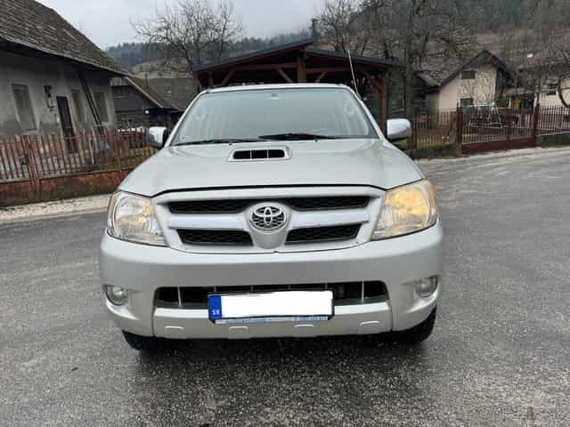 Predám Toyota Hilux 2.5, D-4D