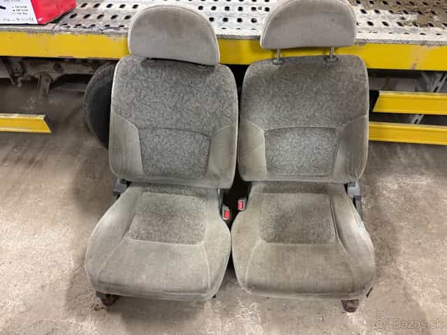 Predám predné a zadne sedačky do kratkeho Nissan patrol y61