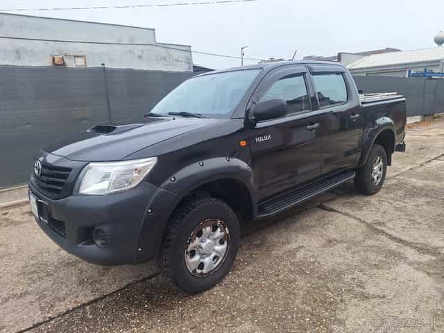 TOYOTA HILUX 2,5 DIESEL 4X4 UZÁVIERKU MA