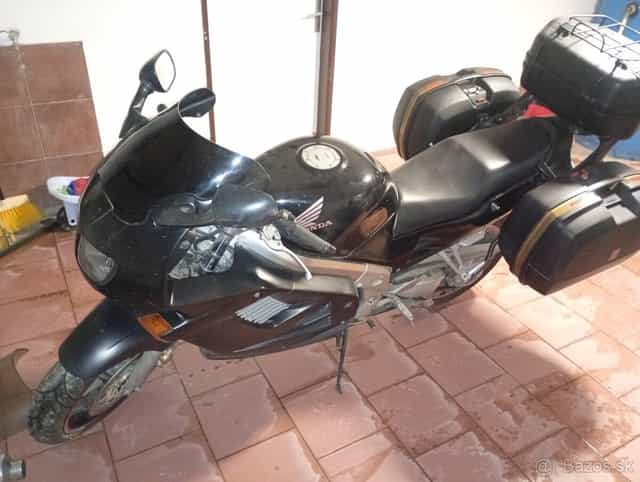 Honda VFR 750, r. 1995 – spoľahlivá klasika
