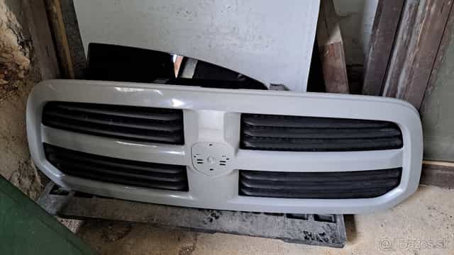 dodge ram predna maska