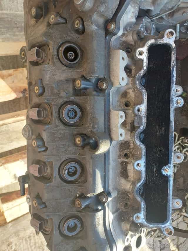 Motor Toyota Land Cruiser 200 zadretý