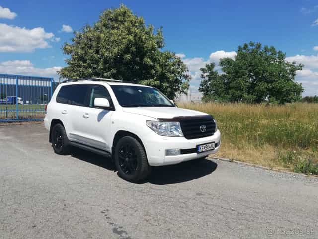 Toyota LAND CRUISER 200