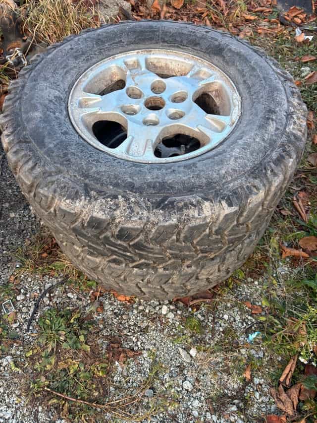 Disky+pneu mitsubishi pajero r16