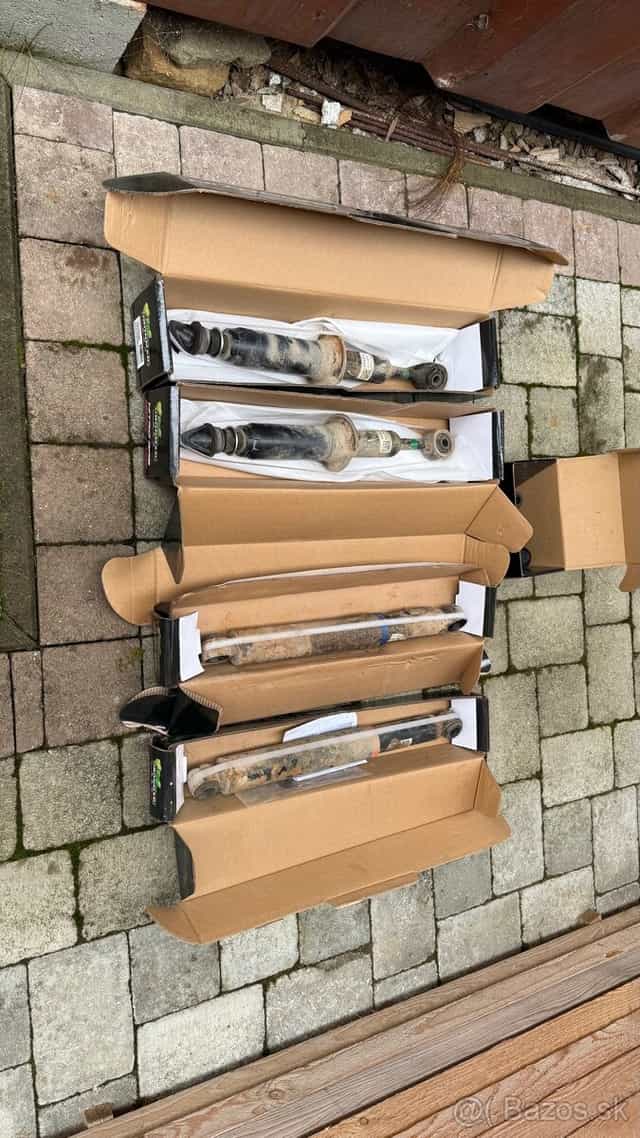 Toyota Hilux Tlmice, perá