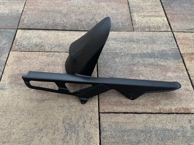 Suzuki gsx-r1000 zadny blatnik s krytom retaze carbon