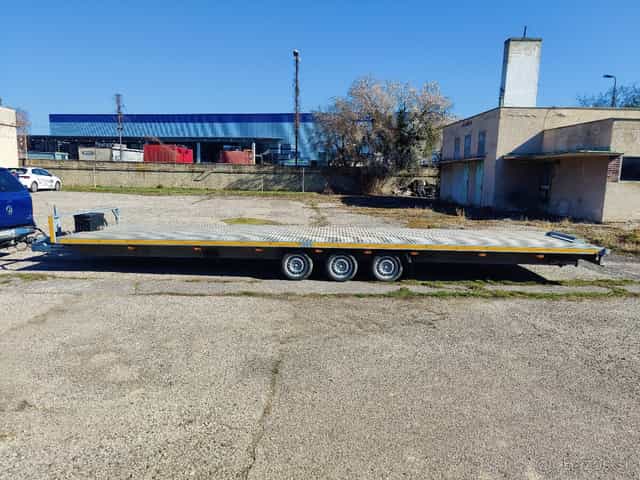 Prívesný vozík - trojnápravové plato