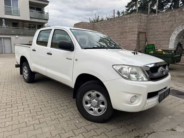 TOYOTA HILUX 2,5 DIESEL 4X4 ROK VÝROBY 2012