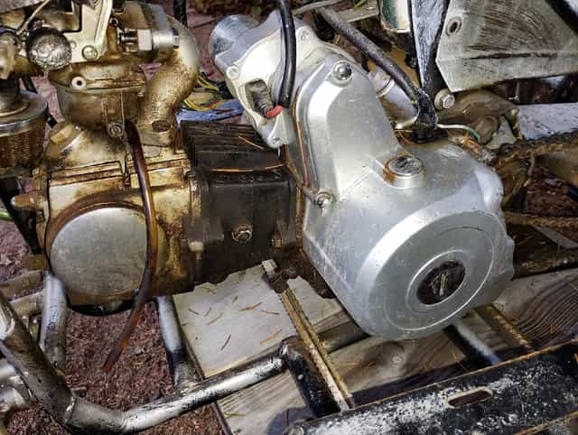 Motor piťbike štvorkolka 90ka