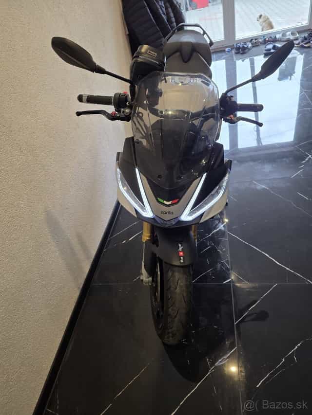 Aprilia tuono v4 1100