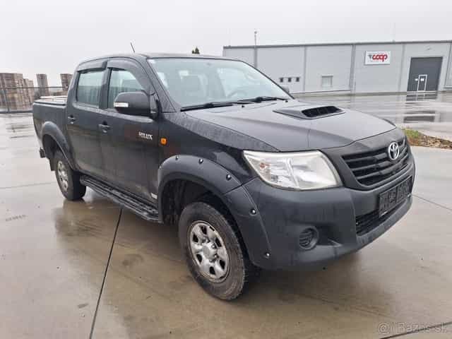 TOYOTA HILUX 2,5 DIESEL 4X4 UZÁVIERKU MA