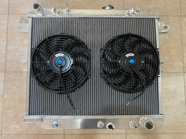 Nový ALU sportovní chladič TOYOTA Land Cruiser 100 4.2