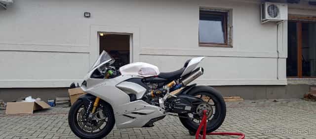 Ducati panigale V2