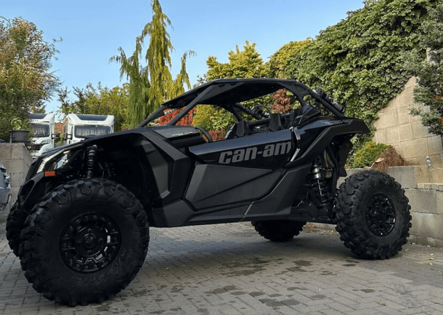 Can-Am Maverick X RS Turbo RR Triple Black Int