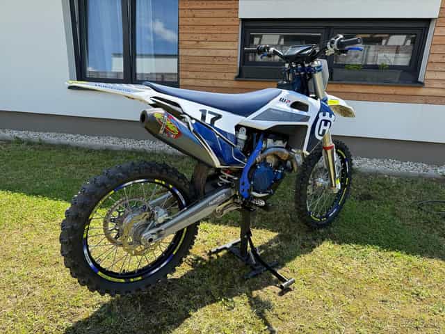 Husqvarna FC 350 2021 – výborný stav + výfuk FMF