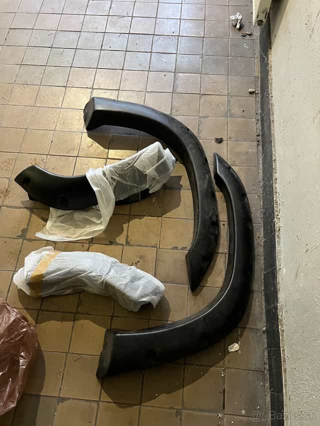 predám rozsirovacie lemy toyota land crusier 100