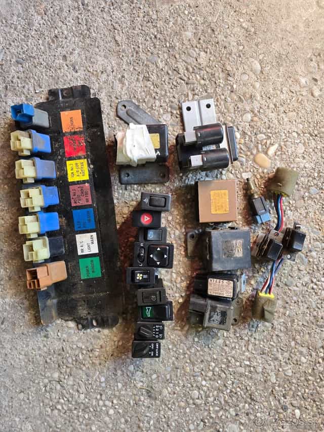 Spínače, prepínače, relatka Nissan Patrol Y60