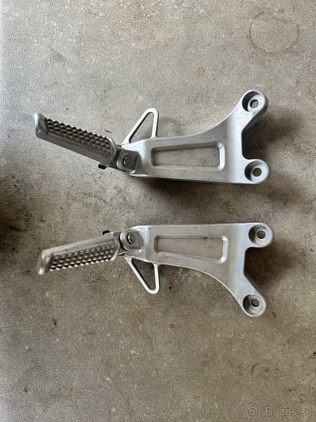 Zadne stupačky CBR 600R 2003-2006