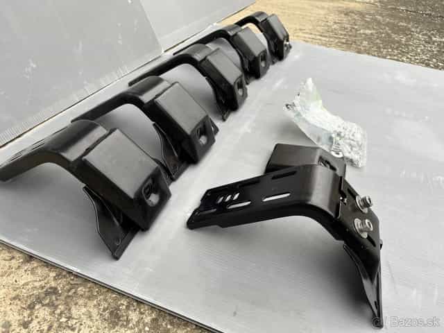 Držiak, upevnenie strešných nosičov