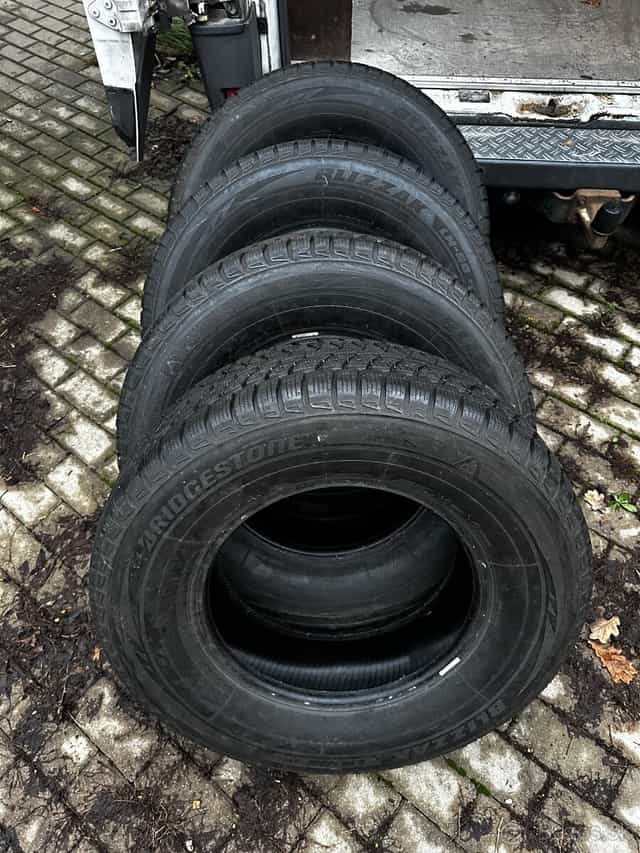 Predám 4x zimné pneu bridgestone 245/70 r16