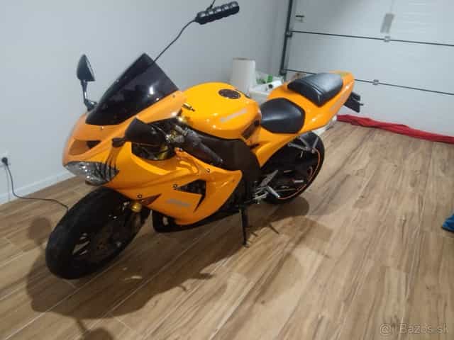 Predám Kawasaki zx10r ninja 2004