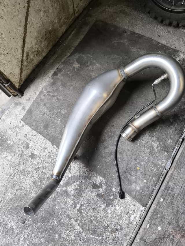 Výfuk 2t výfukové koleno