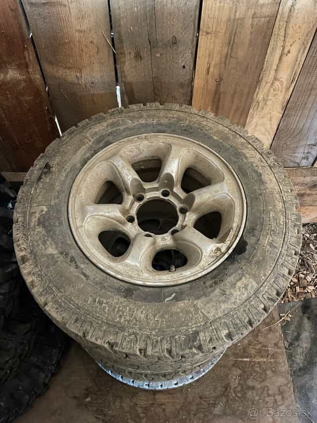 Disky s pneu 215/70R15