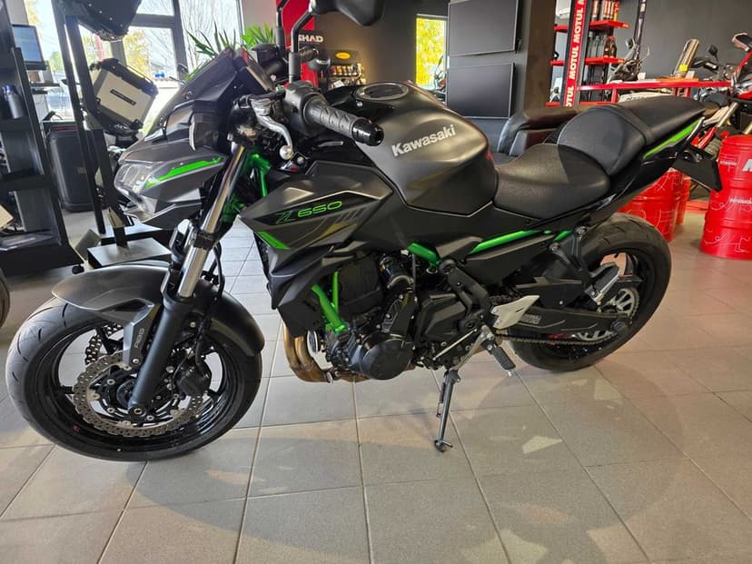 Kawasaki Z650 an 2024 1400km GARANTIE posibilitate limitare A2