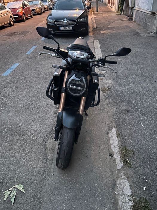 Vând Honda CB 650 R