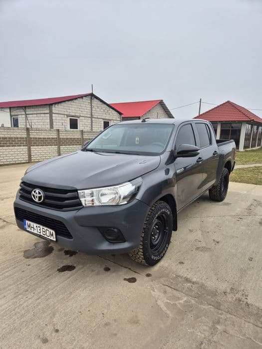 Toyota  Hilux .2buc. Identice