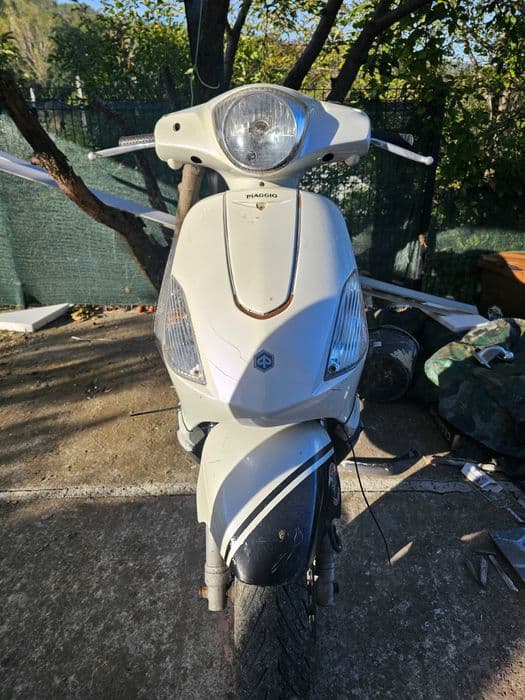 Scuter Piaggio Fly 2012